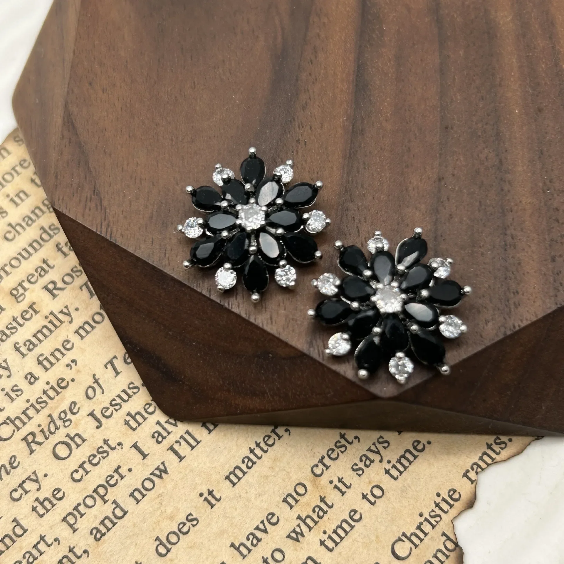 5pc/lot Zircon Snowflake Design Shank Buttons Of Clothing High Quality Luxury Metal Fashion Decor Button For Sewing DIY