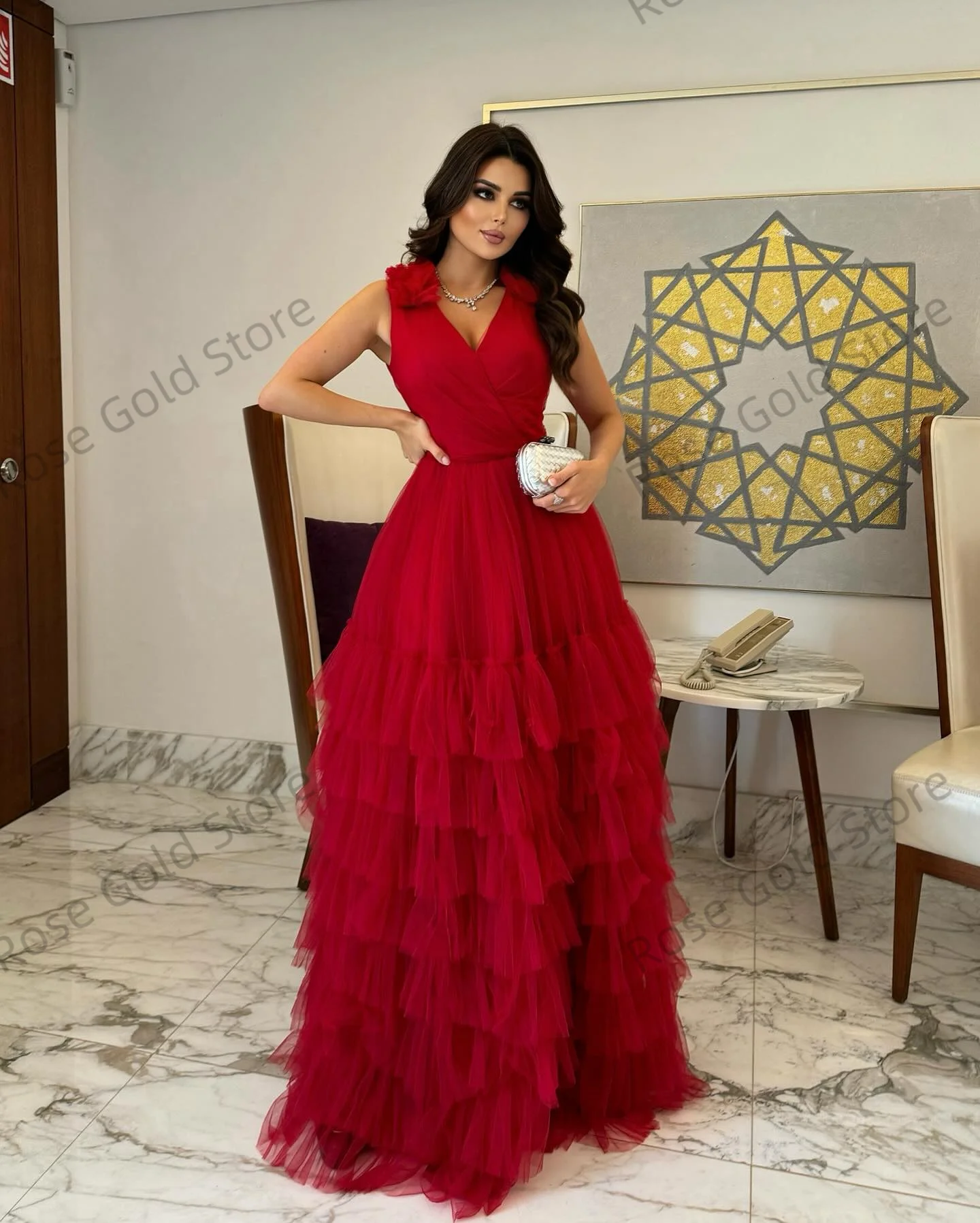 Uma linha vestido de noite vermelho com decote em v sem mangas vestidos de gala para mulheres elegantes longos em camadas até o chão vestidos de baile personalizados