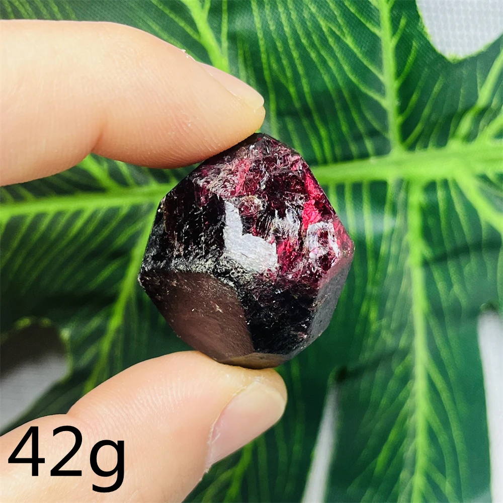 Natural Gemstone Garnet Single Crystal Polyhedron Original Mineral Specimen Home Decor Gift Witchcraft Altar Stone Healing