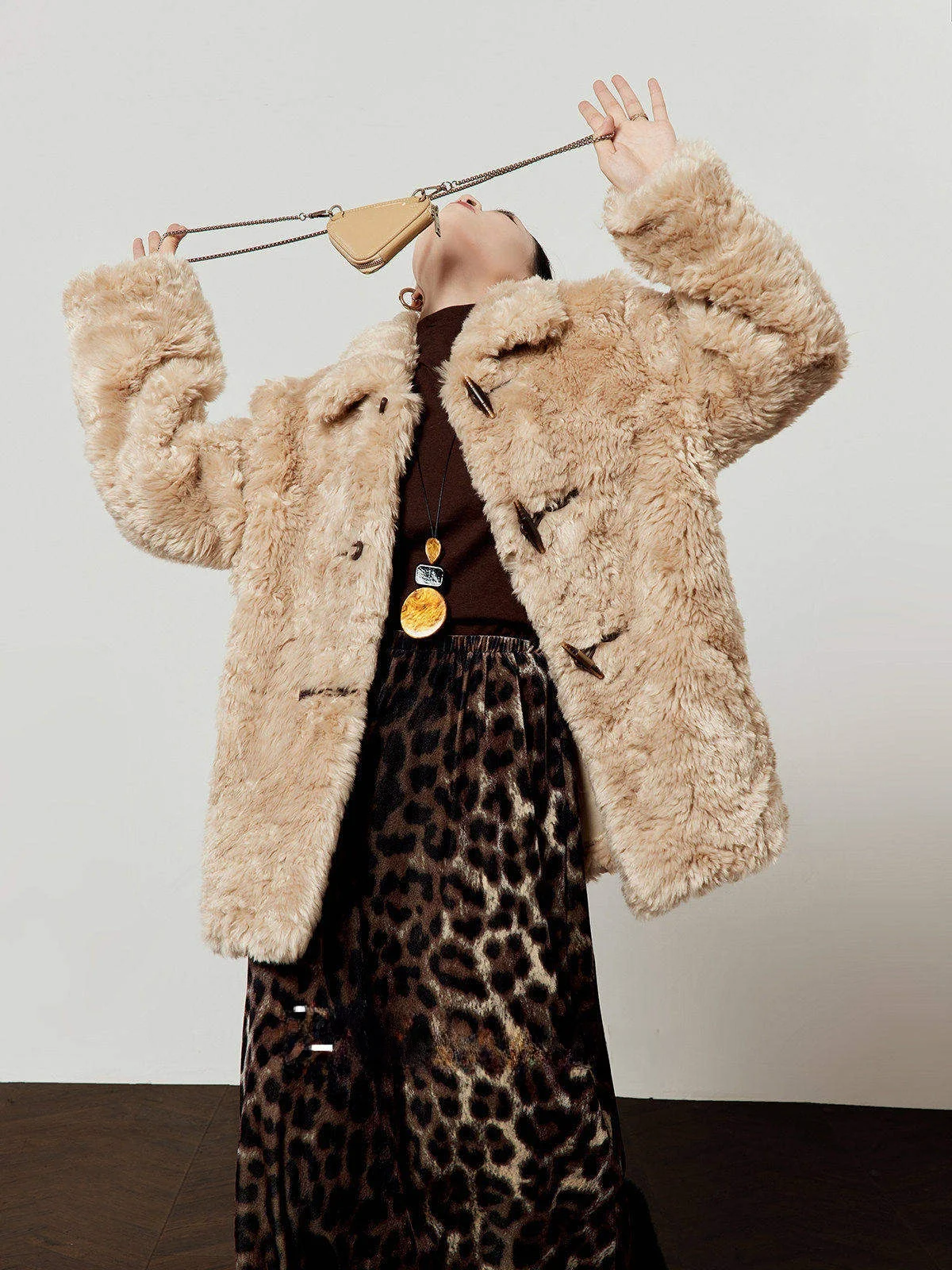 

Women's Loose Furry Jaet Collar up Winter Warm Casual Sle ort Coat Yellowi White Color Fastened by Horn Buttons