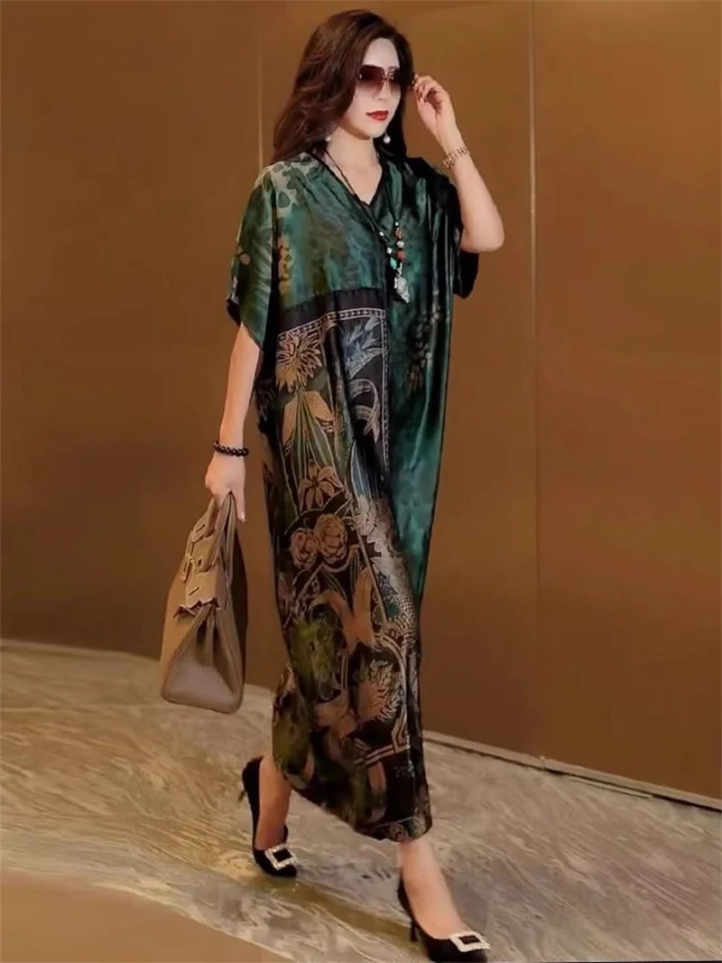 Long summer slimming dress, new retro V-neck style, big brand loose and stylish belly covering long skirt