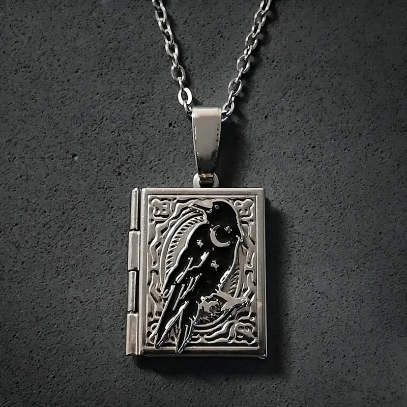 Trendige Exquisite Gravierte Mond-Schwarze Krähe Fotobox-Anhänger Halskette für Männer Frauen Hallowmas Goth Vampir Edelstahl Schmuck