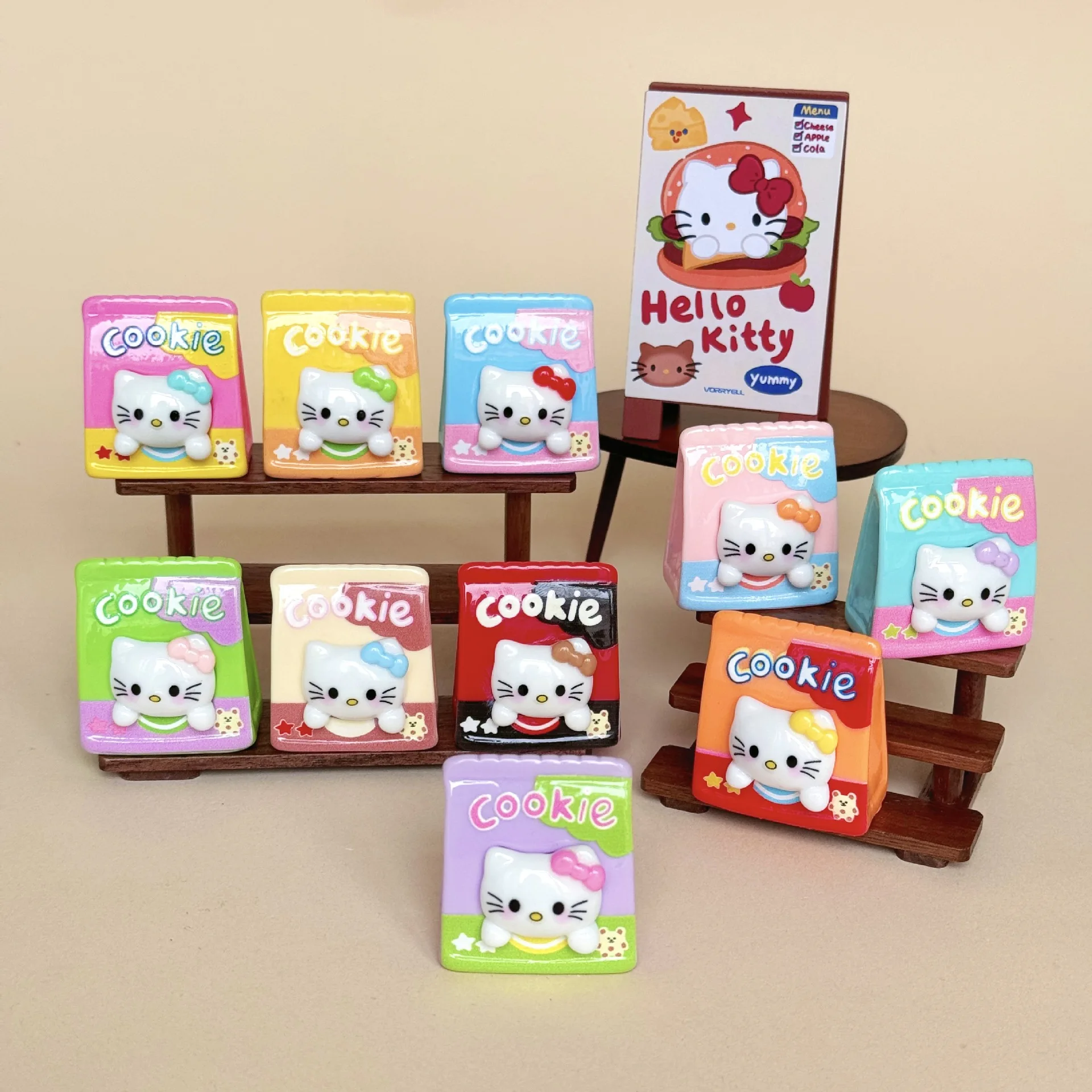 10 szt. Anime Figurki Hello Kitty Kreatywne DIY Ozdoby z Żywicy Rękodzieło Ekskluzywne Dekoracje na Biurko na Prezenty Świąteczne
