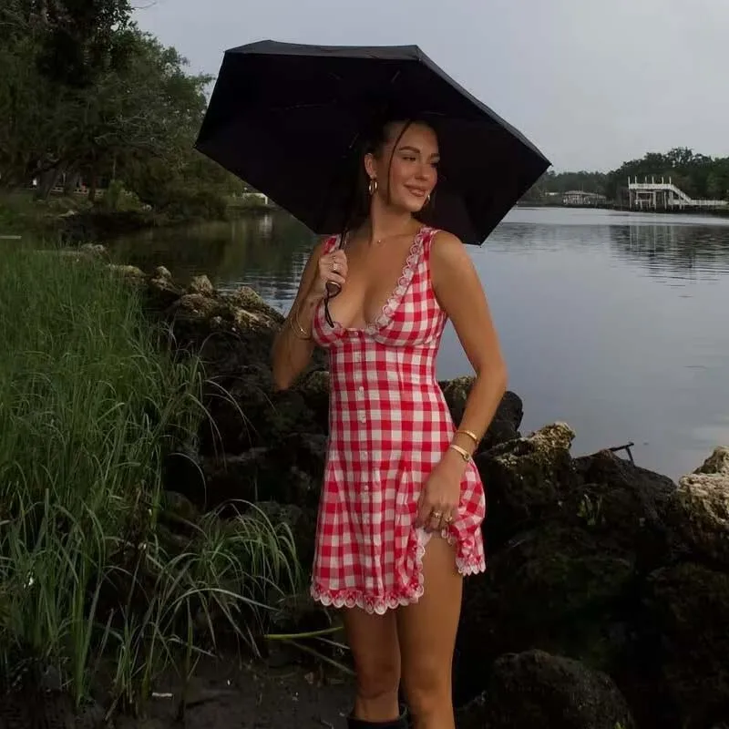 YENKYE Europäischen Und Amerikanischen Retro Sexy V-ausschnitt Rot Kariertes Kleid Frauen Floral Stickerei Ärmellose A-line Mini Sommer Kleider