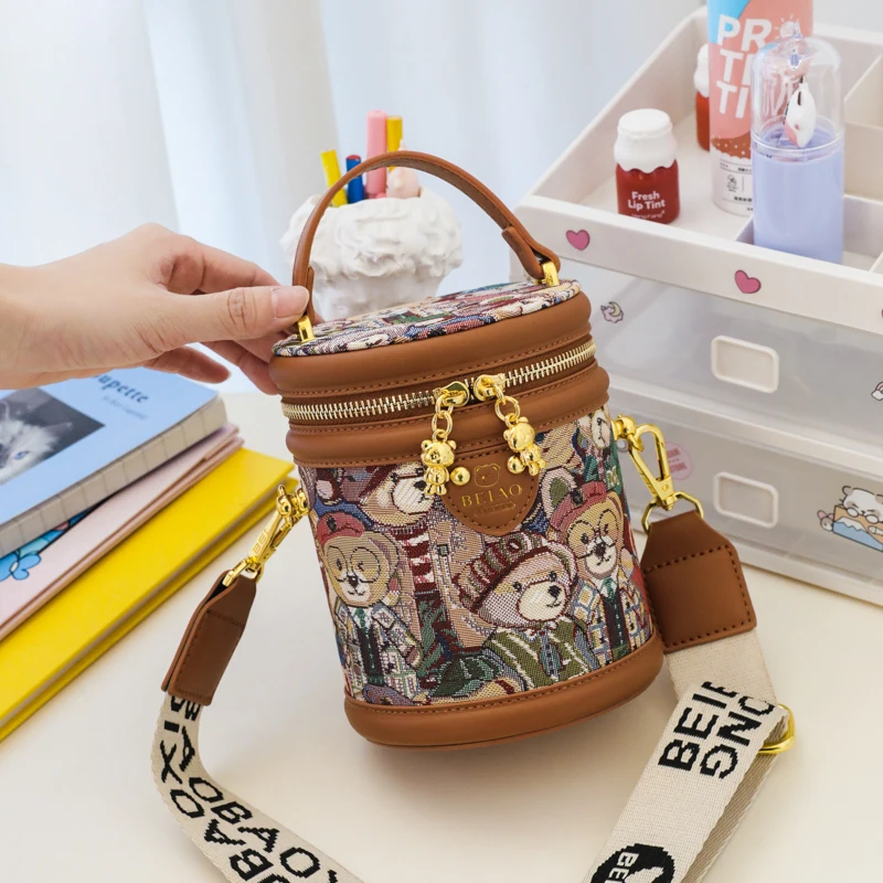 

Bag Women 2025 New Fashionable Cylindrical Bag Crossbody Women's Bag Bear Versatile Bucket Bag Cartoon Handbag