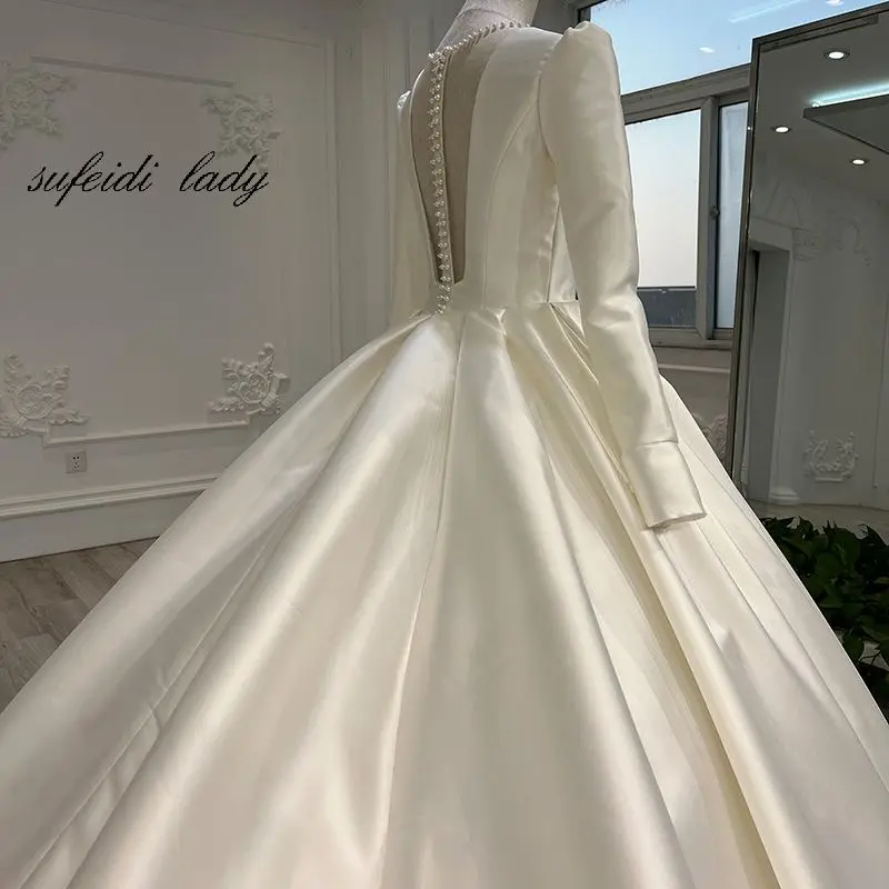 Abito da sposa in raso a maniche lunghe con scollo a v bianco per donna 2022 indietro con perle su misura