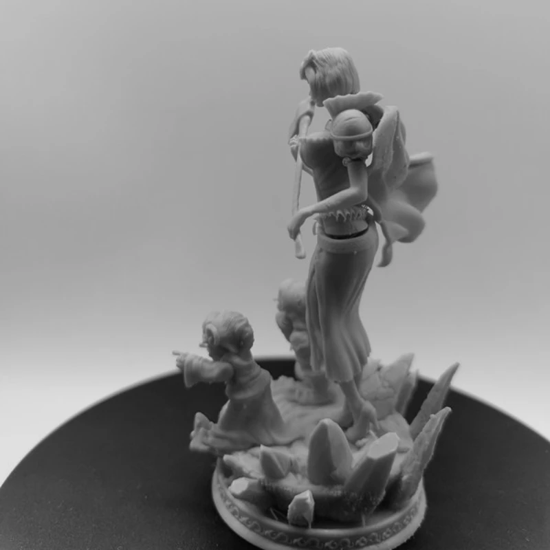 Het gewelddadige meisje met een bijl 1/24 schaal harsmodel montagekit ongemonteerd en ongeverfd standbeeld speelgoed