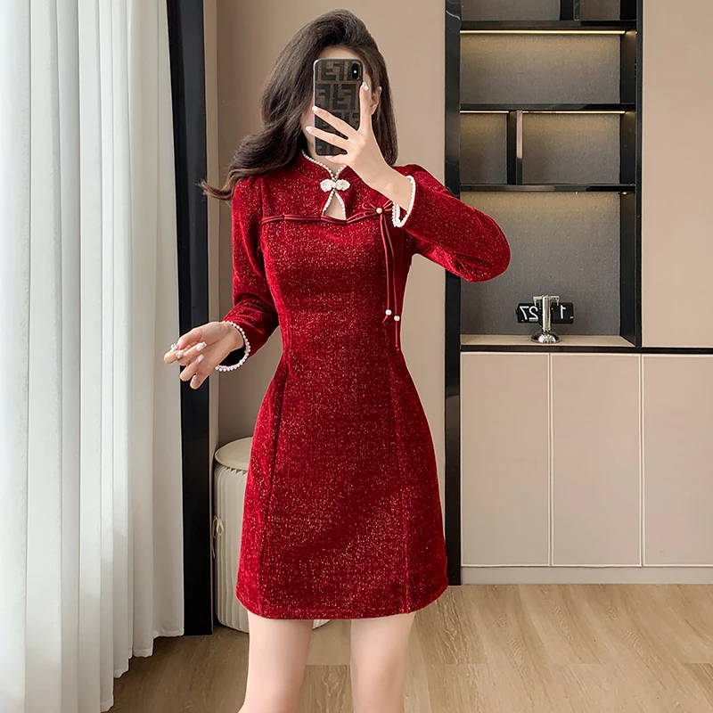 

Women's Modern Cheongsam Dress 2025 Vintage Style Qipao with Pearl Accented Fall Winter Banquet Dress Elegant Oriental Gown