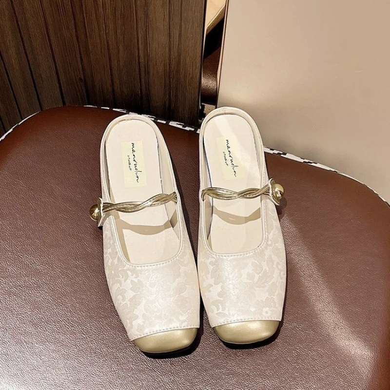 

Women Solid Color Closed Toe Low Heel Slippers 1-3cm Square Heel Embroidered Microfiber Leather Rubber Sole Comfortable Casual