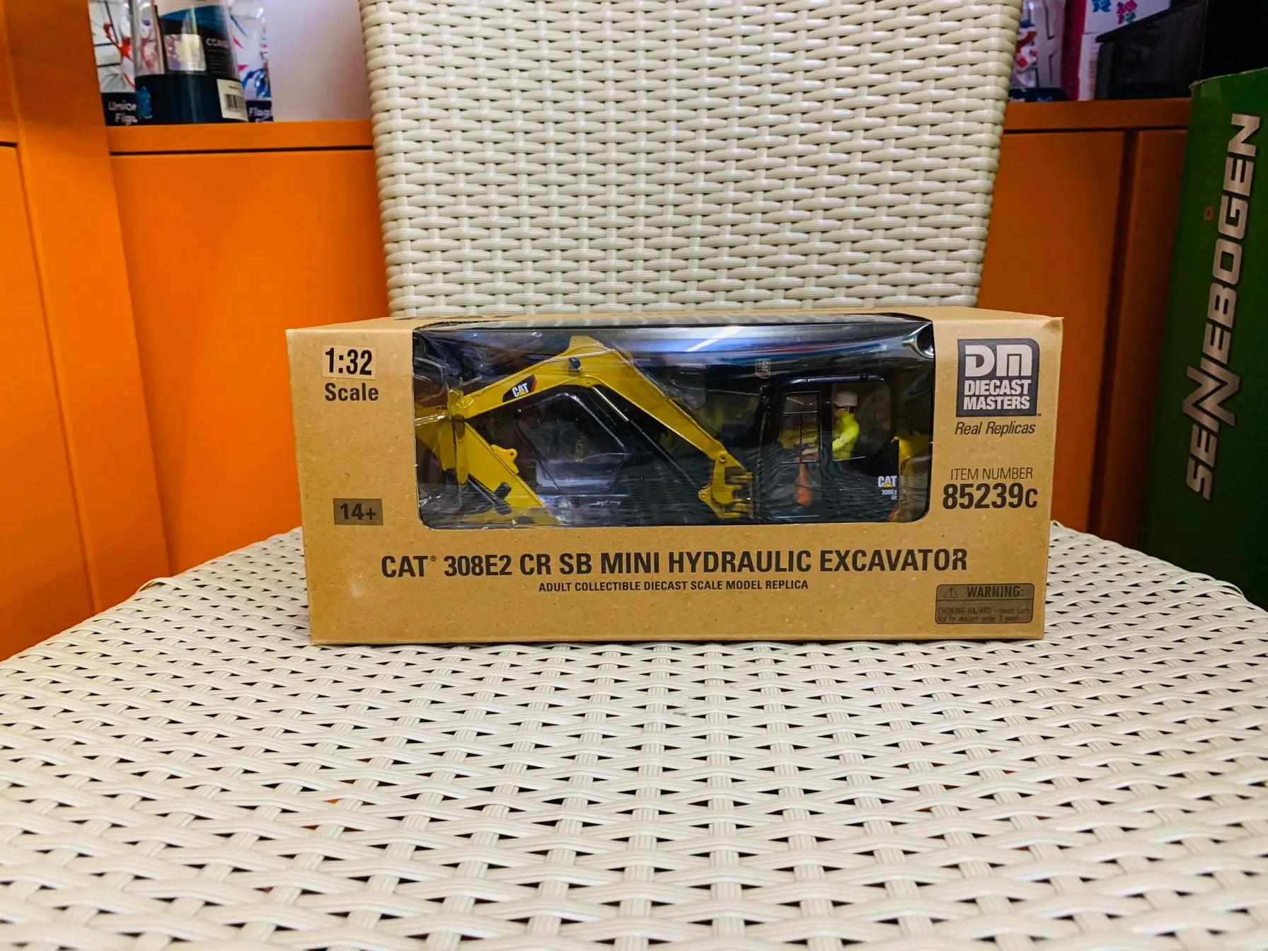 

DM 308E2 CR SB Mini Hydraulic Excavator 1/32 Scale Metal By DieCast Masters DM85239C Collection Engineering Vehicle Model