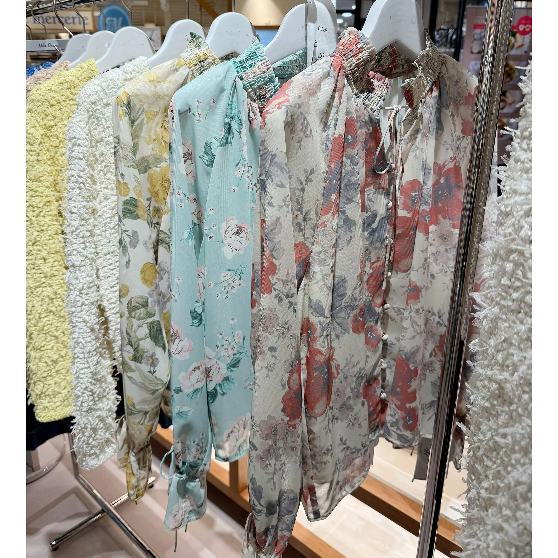 

Rose Manor Mila Vintage Floral Print Shirt V-neck Button-up Bell Sleeve Women's Breathable Polyester Long Sleeve Spring Shirt