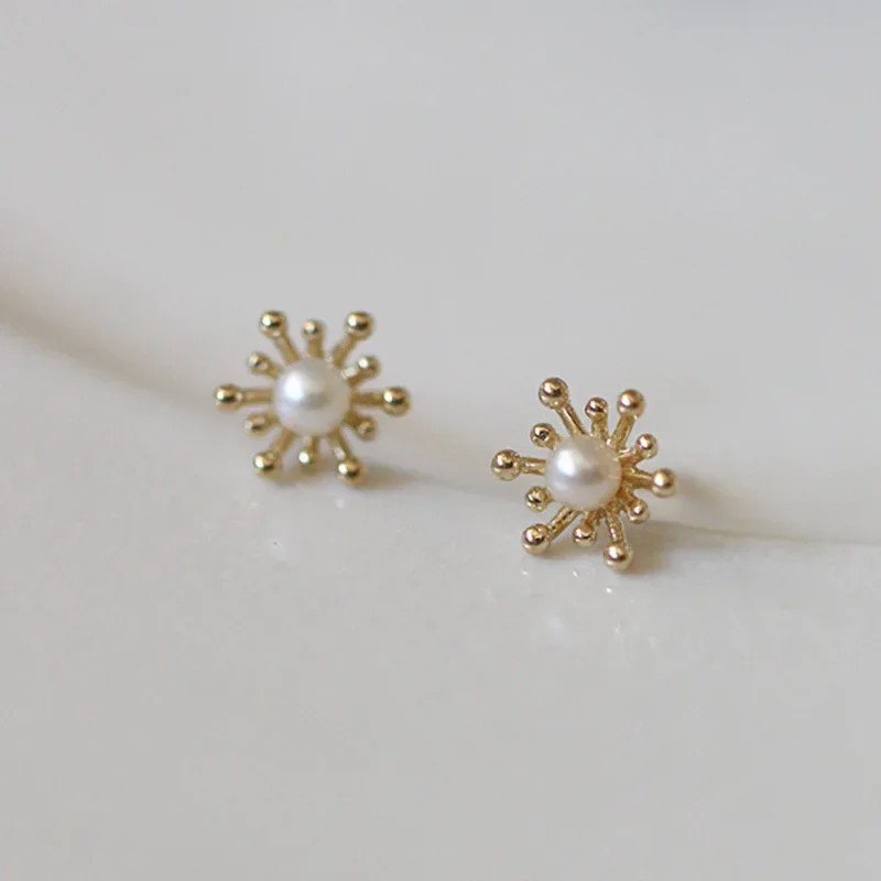 

Gold Color Mini Pearl Flower Stud Earrings for Women Party Fashion Jewelry Minimalist Elegant Accessories