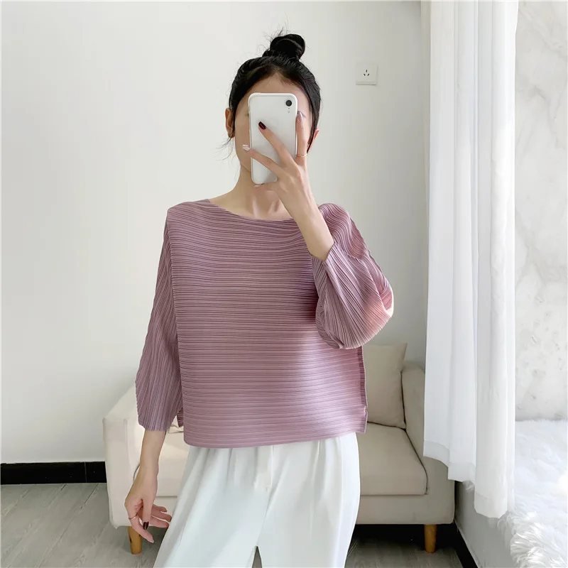 

2022 summer new style casual basic three-quarter sleeve T-shirts Miyake pleated solid black tops loose folda large thin tees