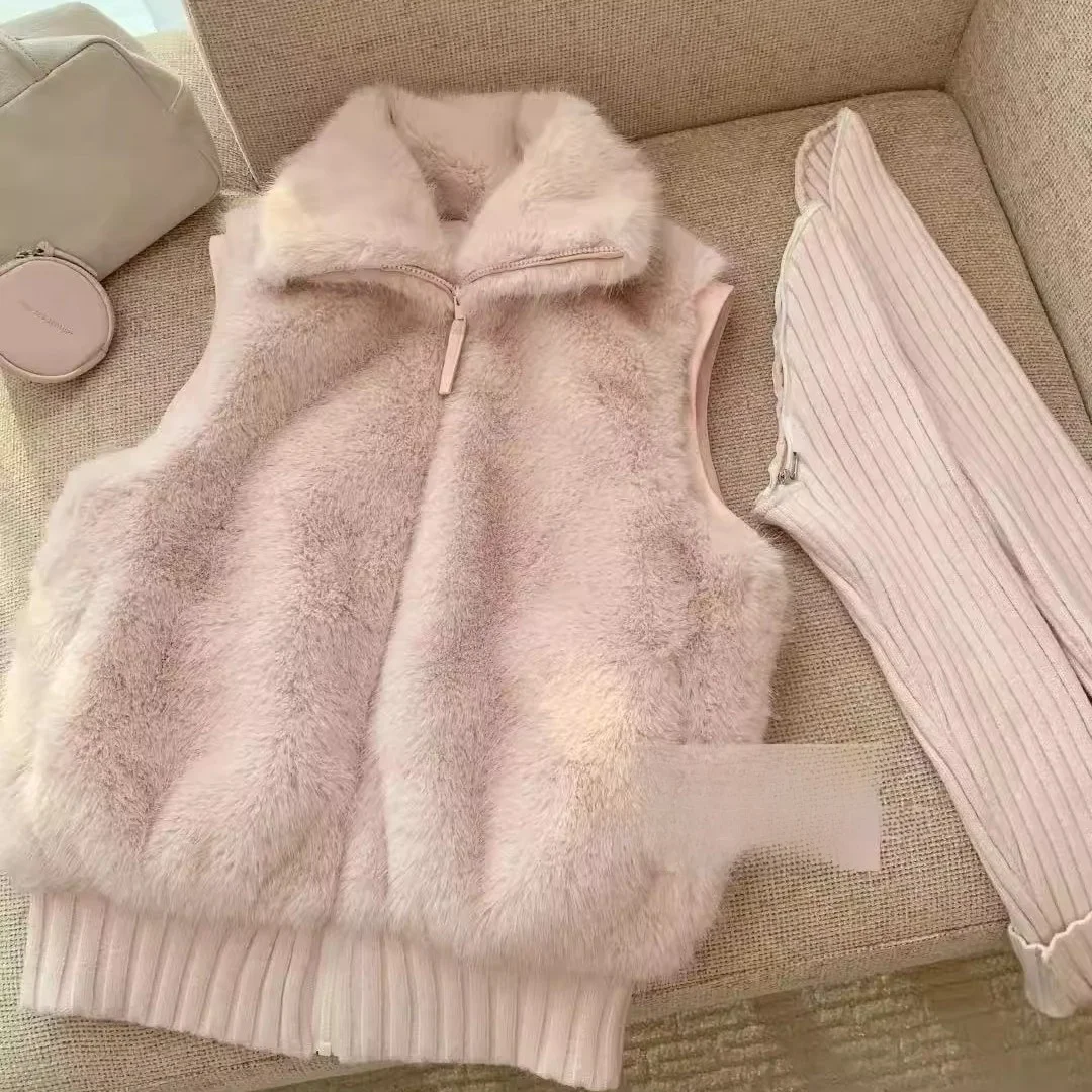 เสื้อแจ็คเก็ตหนังและขนสัตว์สำหรับผู้หญิง รุ่น Sweet School Sle  คอปกขนสัตว์  ตกแต่งด้วยขนสัตว์  เป็นมิตรกับสิ่งแวดล้อม  ทรงตรง  ซิป  ยี่ห้อ Jaet Thiened