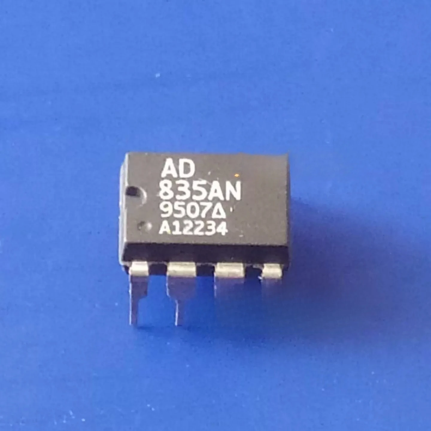 AD835AN DIP-type analog multiplier chip, brand new