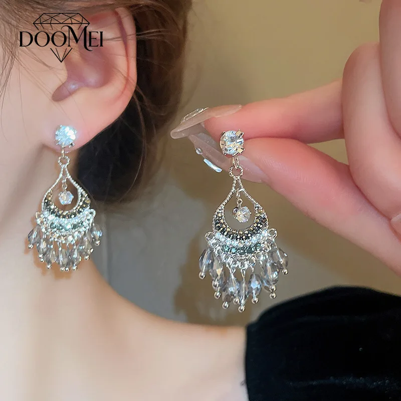 DOO MEI Bohemian Hollow Teardrop Crystal Tassel Dangle Earrings for Women Vintage Drop Ear Jewelry for Wedding Party Banquet