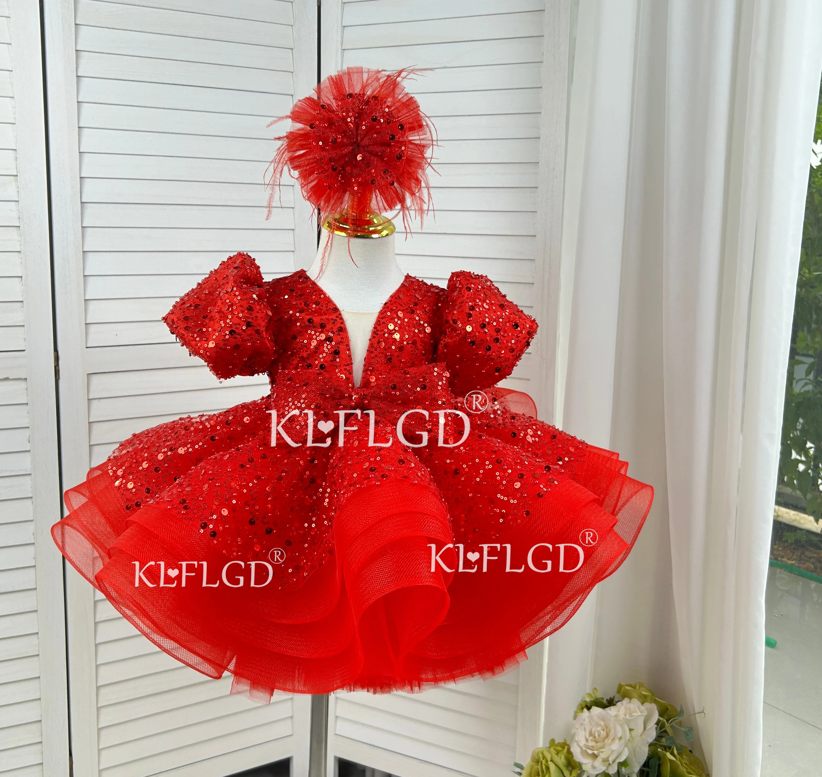 Gorgeous Carnival Girl Party Dress Sequenant V -neck Tail Tail Ducklings Carnival Performance Princess Clothing Baby Birthday Gi