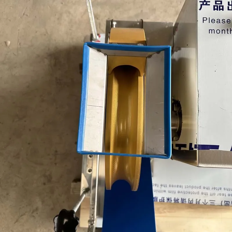 ماكينة تقطيع العجين عالية الكفاءة ماكينة صنع كعكة العجين على البخار التجارية ماكينة صنع كرات العجين المستديرة الأوتوماتيكية