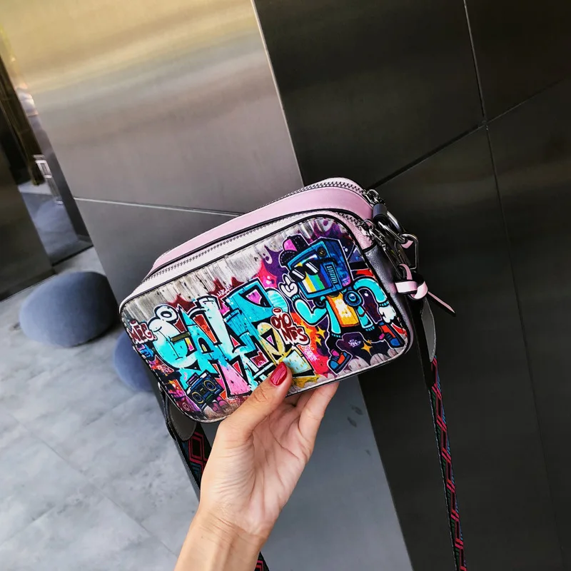 New Girls\' Graffiti Camera Bag 2024 New Fashion Print Wide Shoulder Strap Small Square Bag Women\'s Personalized Shoulder Bags