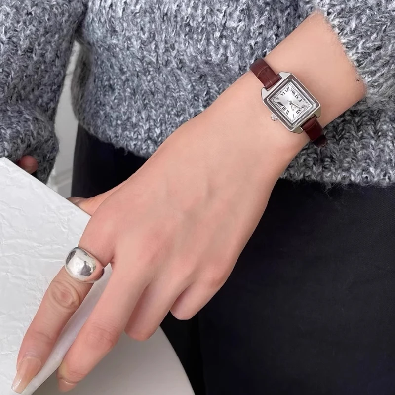 2025 waterproof quartz watch birthday gift retro classic trend women's watch elegant and simple