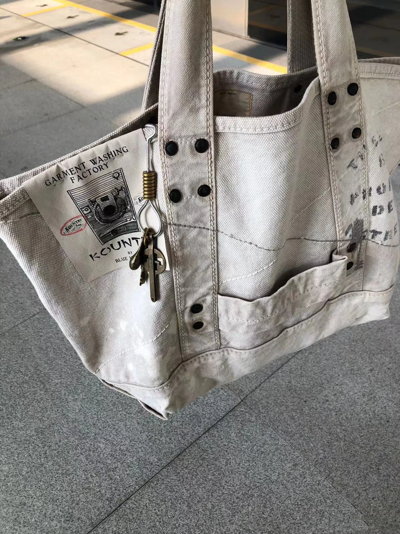 25ss KAPITAL Hirata Retro Heavy Duty Water Washed Used Men's and Women's Single Shoulder Cross Carrying Postman Tote Bag - Image 2