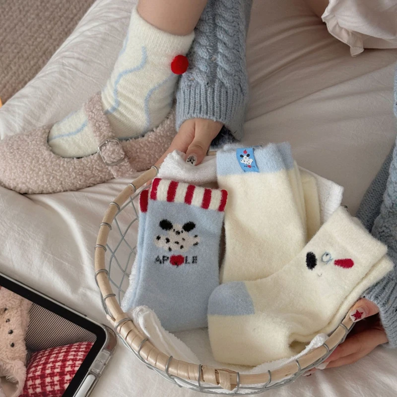 Damensocken, koreanischer Cartoon-Welpe, Kawaii, süß, niedlich, mittlere Röhrensocken, bequem, weich, verdickt, warm, Plüsch-Bodensocken für Mädchen