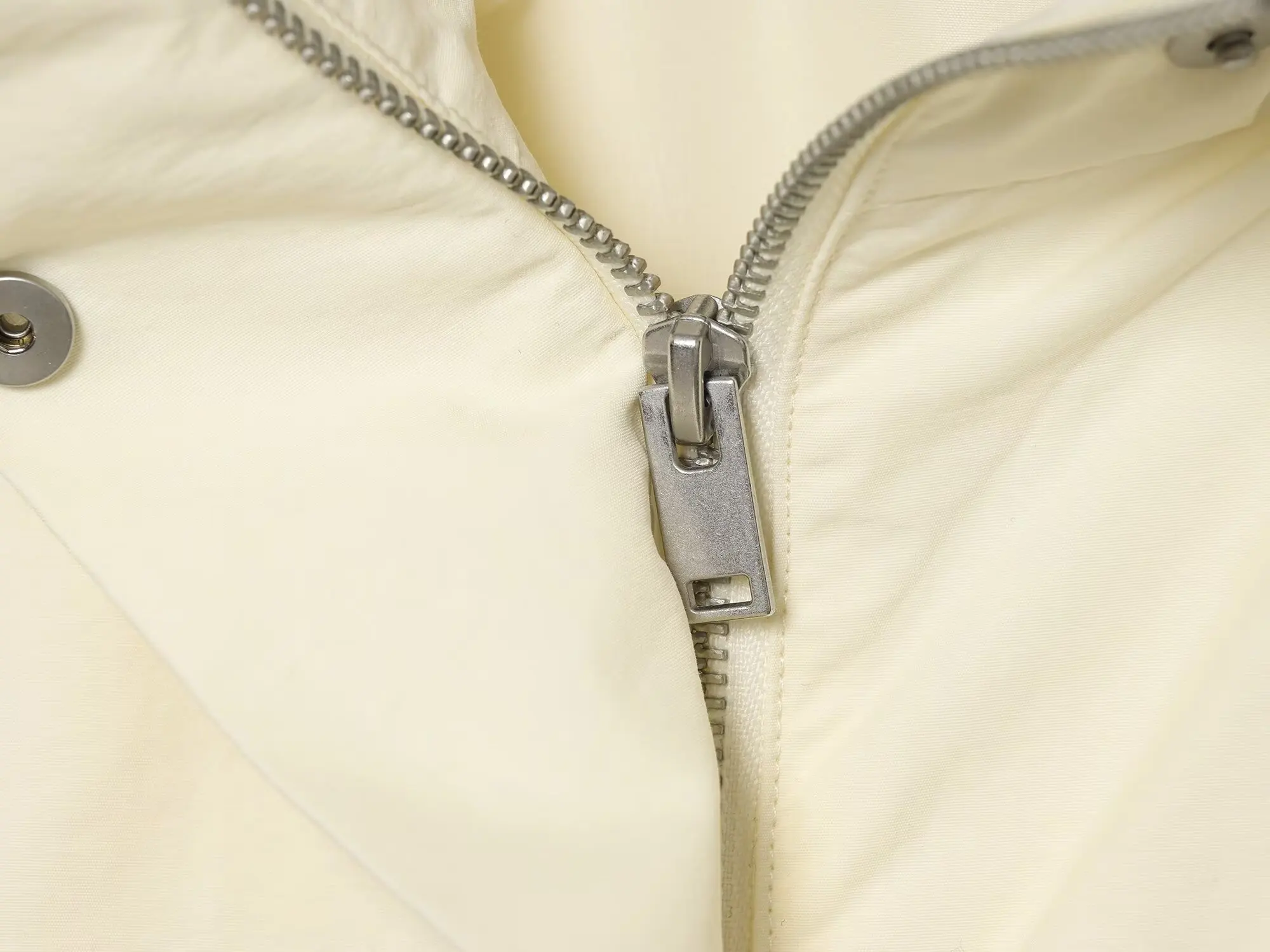 KONDALA Damen Schicke Minimalistische Gürteljacke Elegante Pendlerjacke mit Stehkragen 2026 Frühling Herbst Trendige High-Street Freizeitjacke – Detail 12