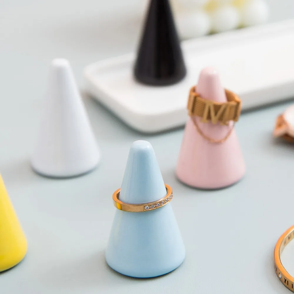 

Simple Creative Ceramic Jewelry Props Small Finger Shape Jewelry Packaging Jewelry Display Stand Ring Display Rack Ring Holder