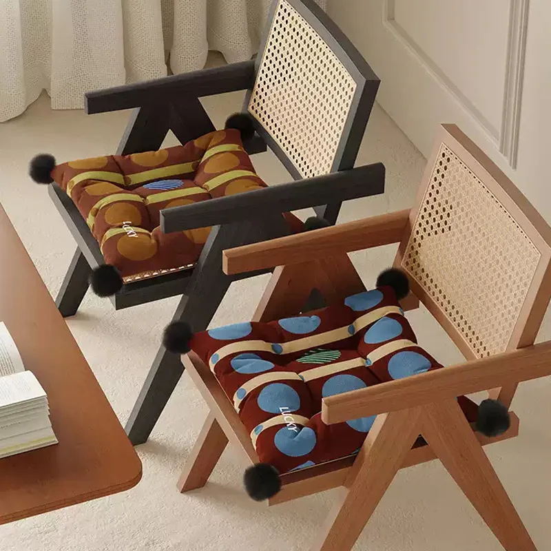For simple and retro home dining chair seat cushion, warm and cool classroom seat cushion in autumn and winter