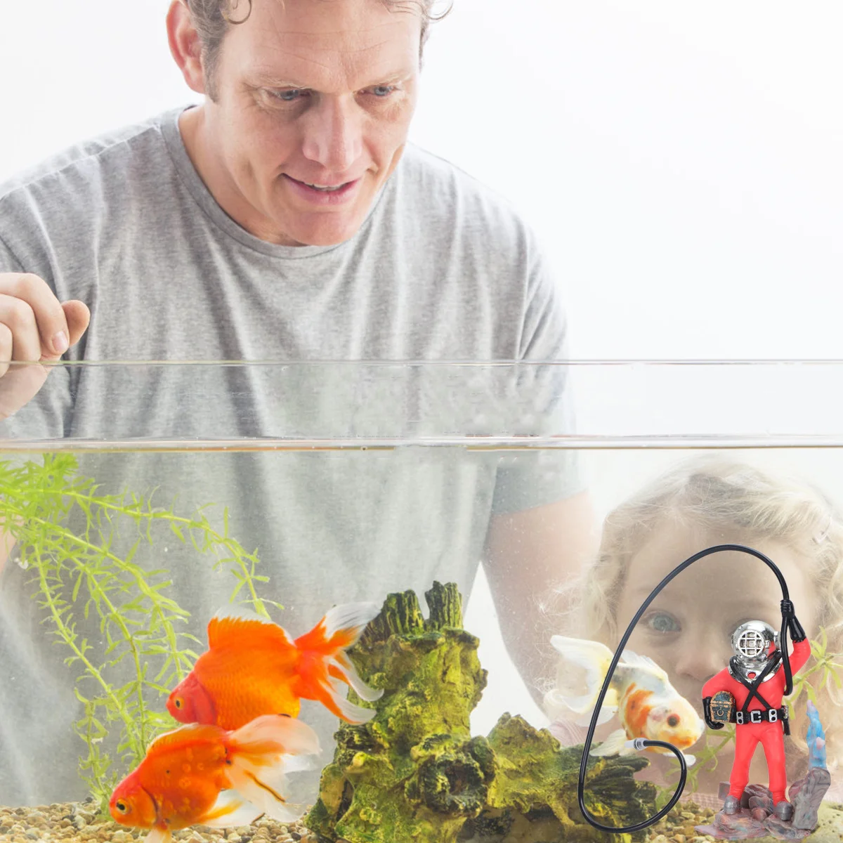 

Red Resin Diver Sculpture Fish Tank Decoration Aquarium Ornament Underwater Desktop Treasure Figure Suitable Fresh Salt