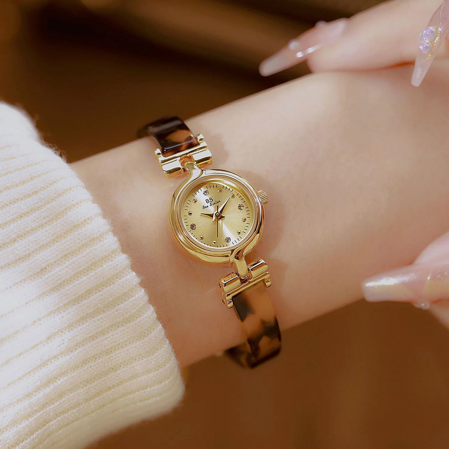الساعات الذهبية للنساء سوار الرجعية السيدات ساعات الكوارتز، العلامة التجارية الفاخرة الأصلية خمر اللباس ساعة اليد النسائية الجديدة