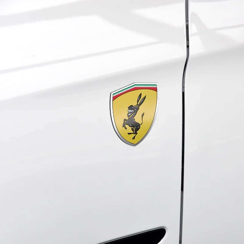 1 adet 3D araba Styling Metal Sticker araba logosu Ferrari eşek rozet amblem Dekoration çıkartmalar Ferrari araçları oto aksesuarları için