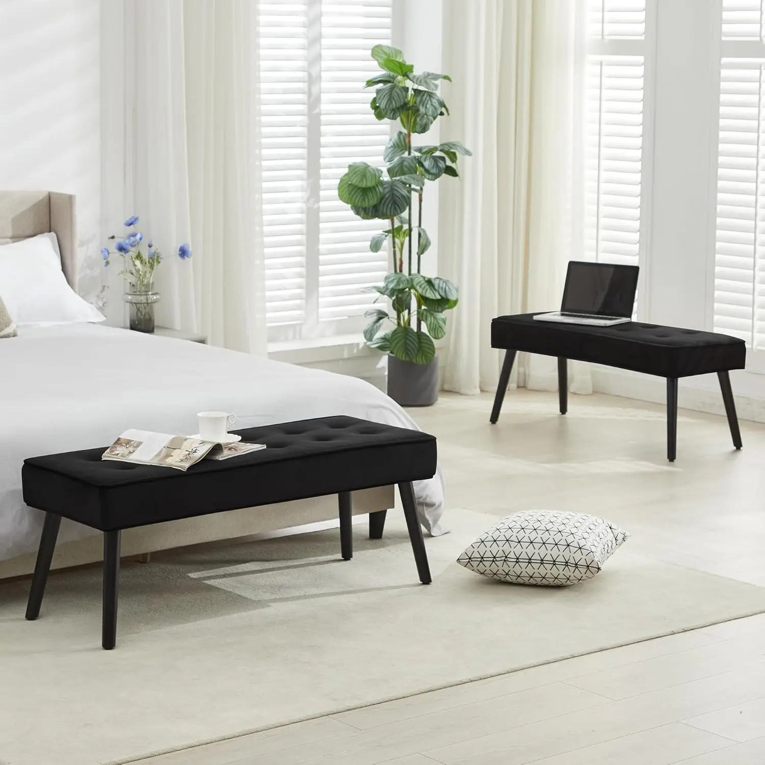 モダンなベルベット張りボタン留めベンチ、無垢材の脚付き - 快適な玄関やベッドエンド用オットマン、スタイリッシュなご自宅に