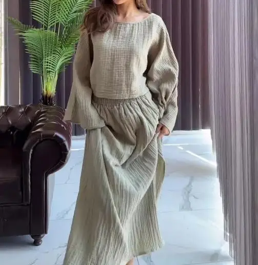 

Женский комплект с юбкой, осень 2024, последний хит продаж, повседневный комплект с круглым вырезом и длинным рукавом, высокой талией, простая полуюбка, модный повседневный комплект