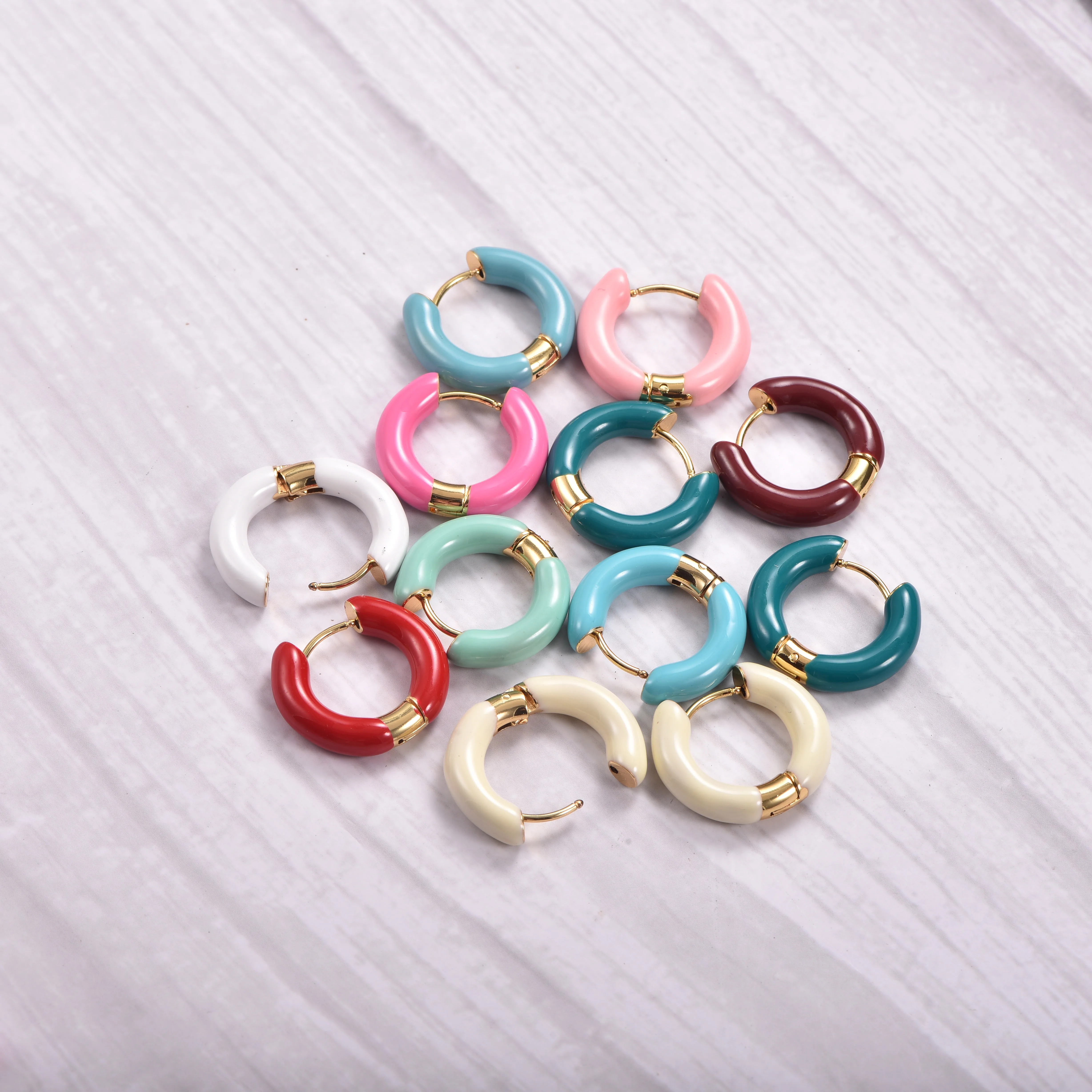 Emaille-Chunky-C-Form-Creolen, 8K vergoldet, Dopamin-Mehrfarben-Bonbonfarben-Kreis-Ohrschmuck, Geschenk – Detail 7