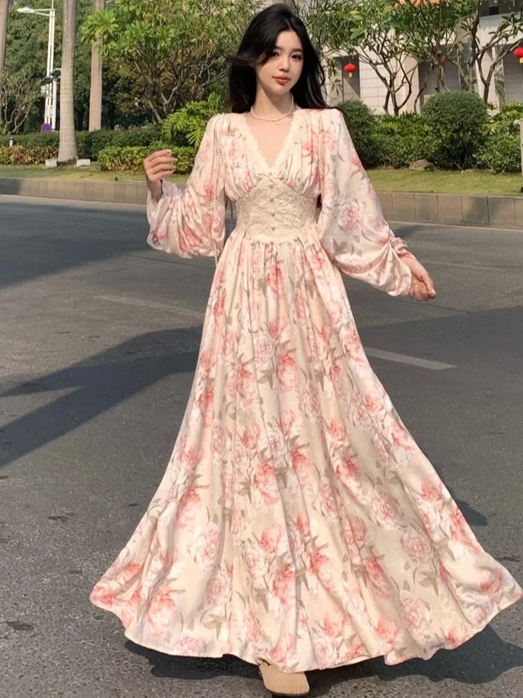 Abito francese con maniche a lanterna con scollo a V floreale rosa rosa retrò francese per l'abito a trapezio pastorale stampato con pizzo Harajuku autunnale da donna