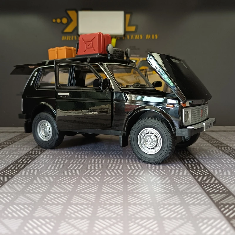 Modelo retro de aleación Jeep de simulación 1:24, puertas y capó de motor, el maletero se puede abrir con sonido y luz, regalo para vehículo todoterreno