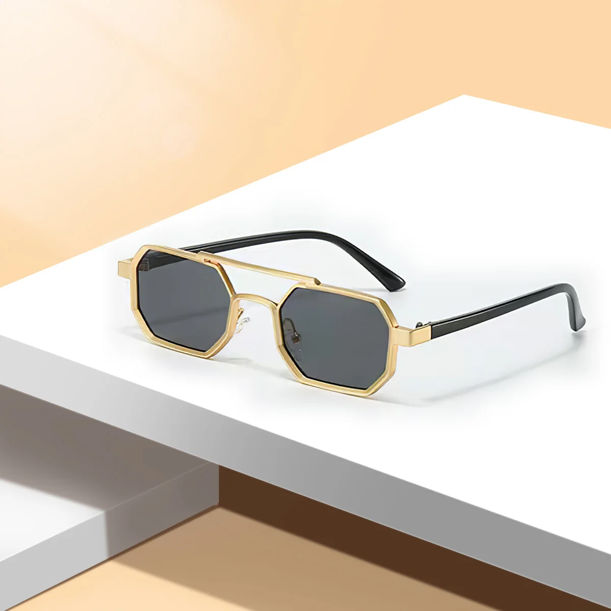 Stylish Metal Sunglasses with Dual-Tone Frame - Gradient Blue Lenses, Square Shape, Modern Fashion Accessory image 6
