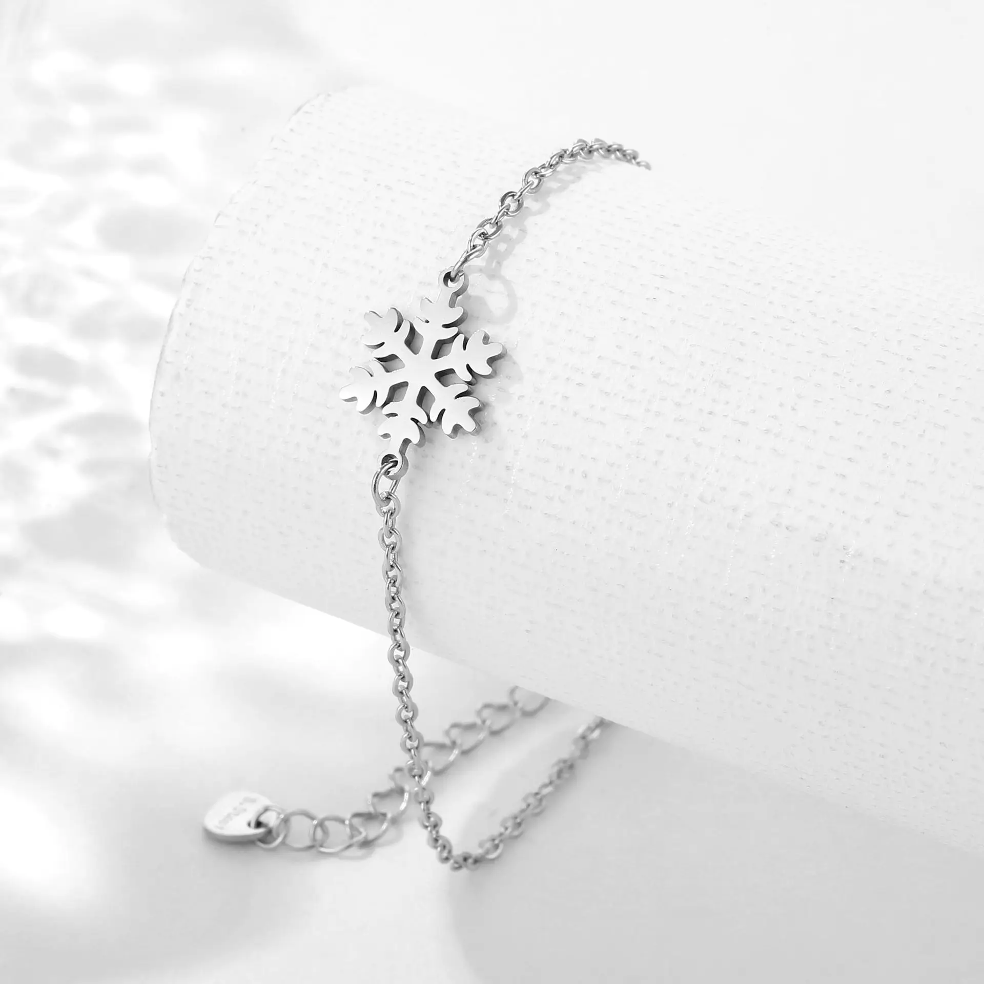 Women Fashion Stainless Steel Cute Snowflake Cuff Bracelet Girl Snow Jewelry Winter Christmas New Year Simple Bracelet Accessory