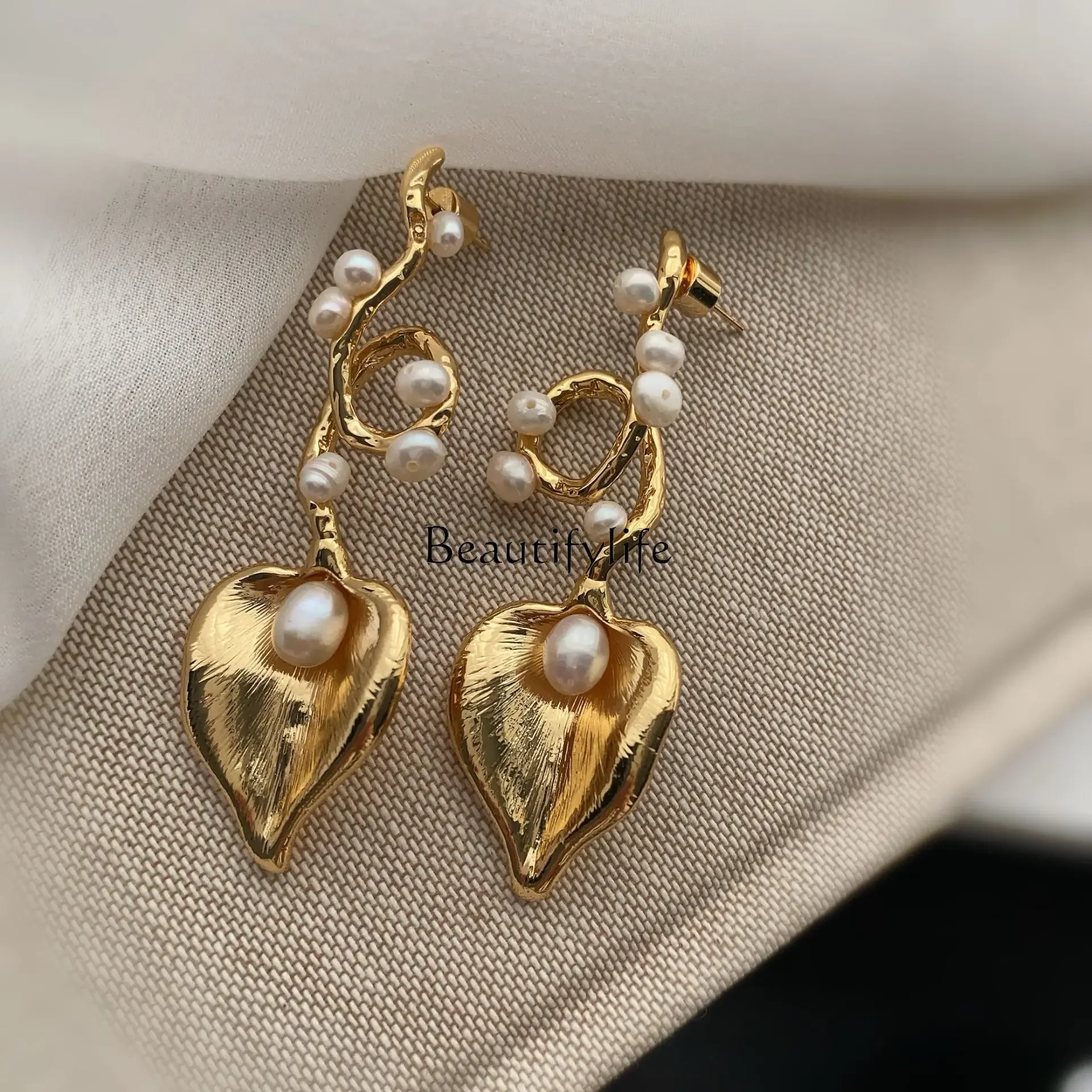 

Retro gold natural freshwater pearl love shape personalized versatile earrings