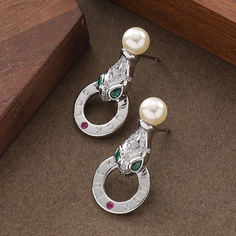 Environmentally friendly electroplating exquisite micropaved green zirconia pearl snake-shaped earrings niche design earrings