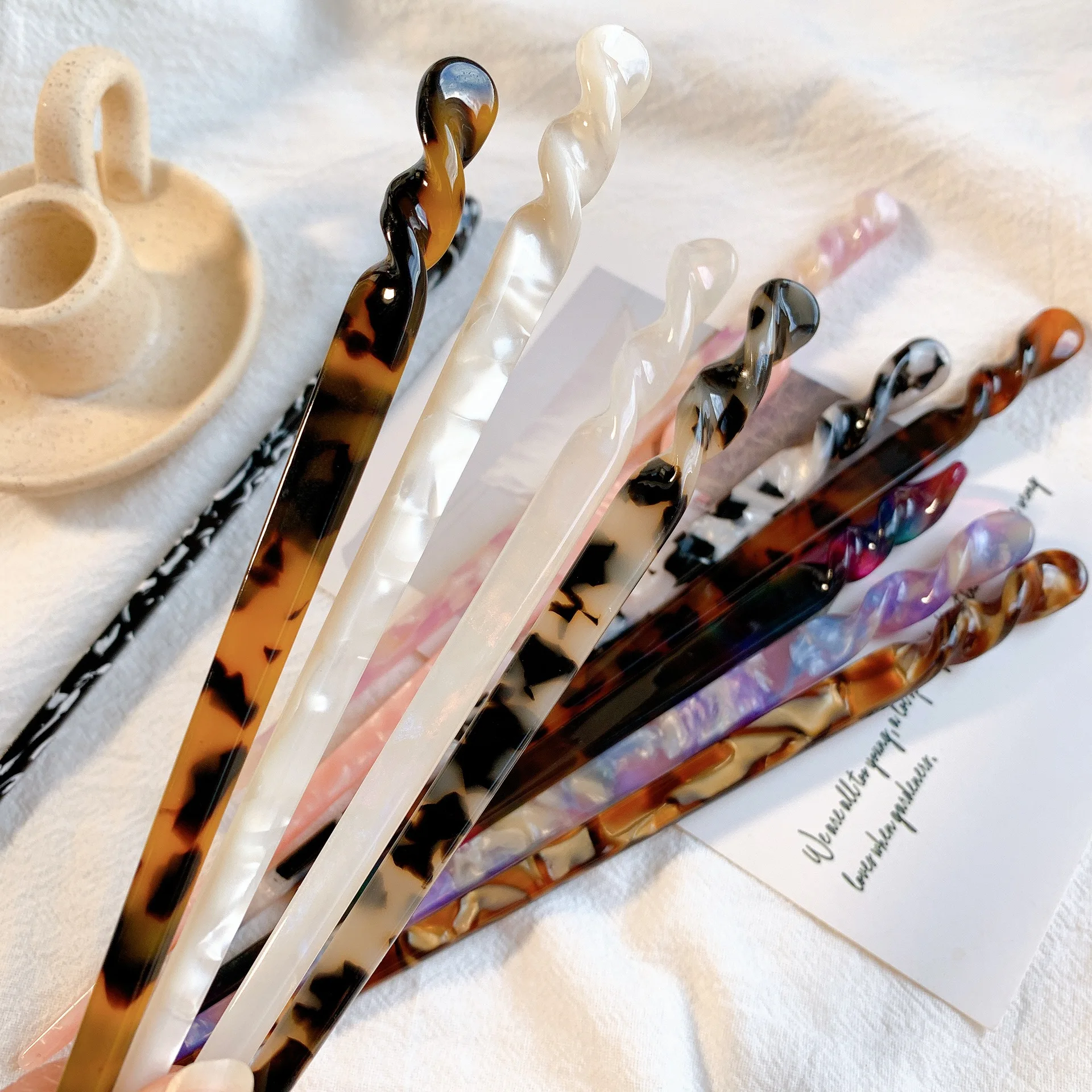 

Цветная ацетатная заколка для волос для женщин, элегантная заколка для прически «пучок», модная заколка для волос для девушек, аксессуар для волос