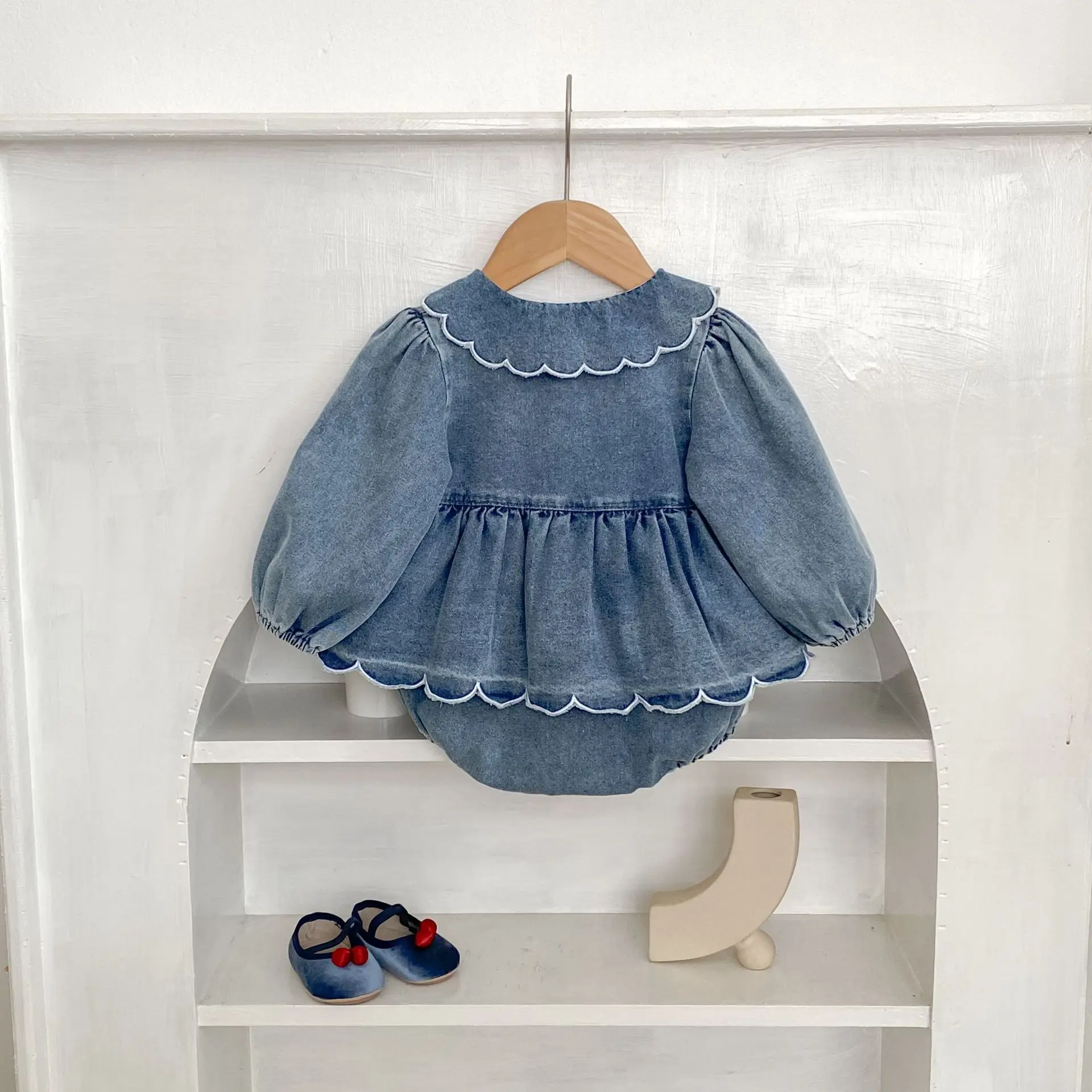 Spring and Autumn Baby Girls' jumpsuit, wave lace denim skirt, stylish outdoor Korean version, long sleeved crawl