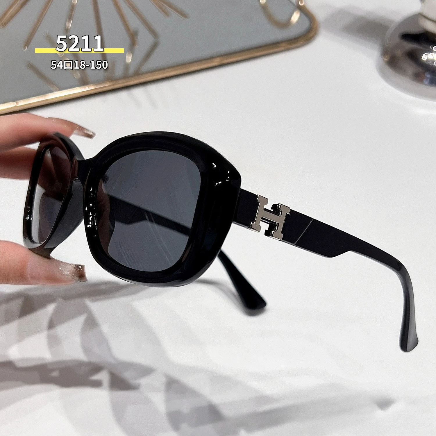 

2025 New Women's Small Frame Polarized Sunglasses - Premium Light Luxury UV400 Protection, High-End Fashion Trendy Sun Shades