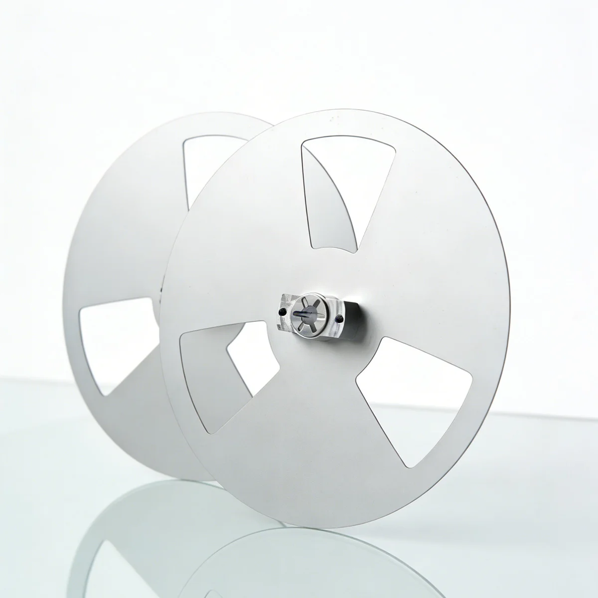 

Новая пара 7-дюймовых ленточных барабанов (пластин) для катушечных магнитофонов Revox/Studer/Teac, алюминиевые, серебристые.