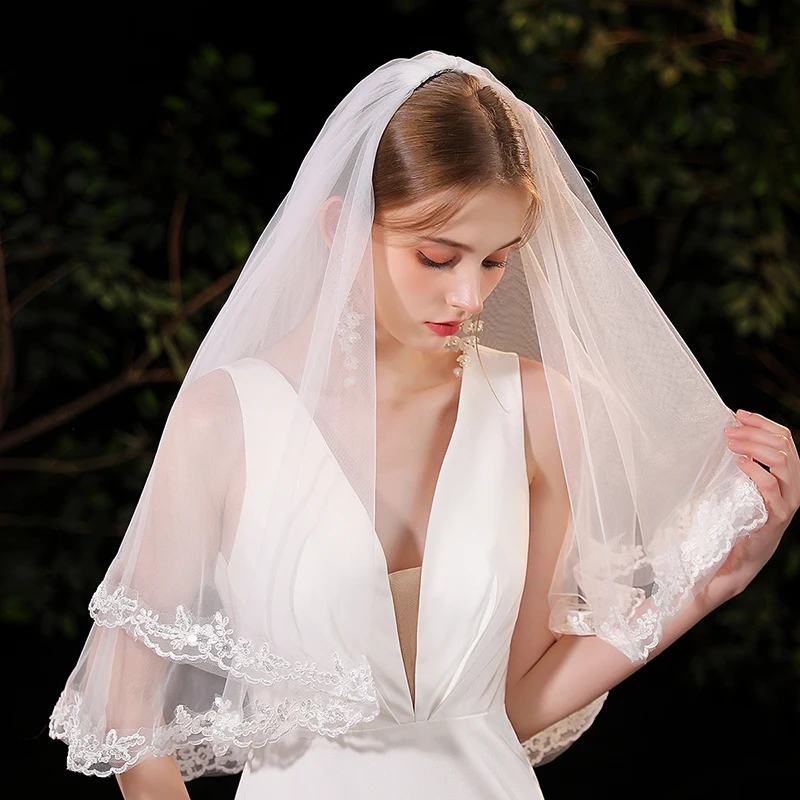 

White elegant bridal veil, waist length veil suitable for women's weddings (excluding earrings)