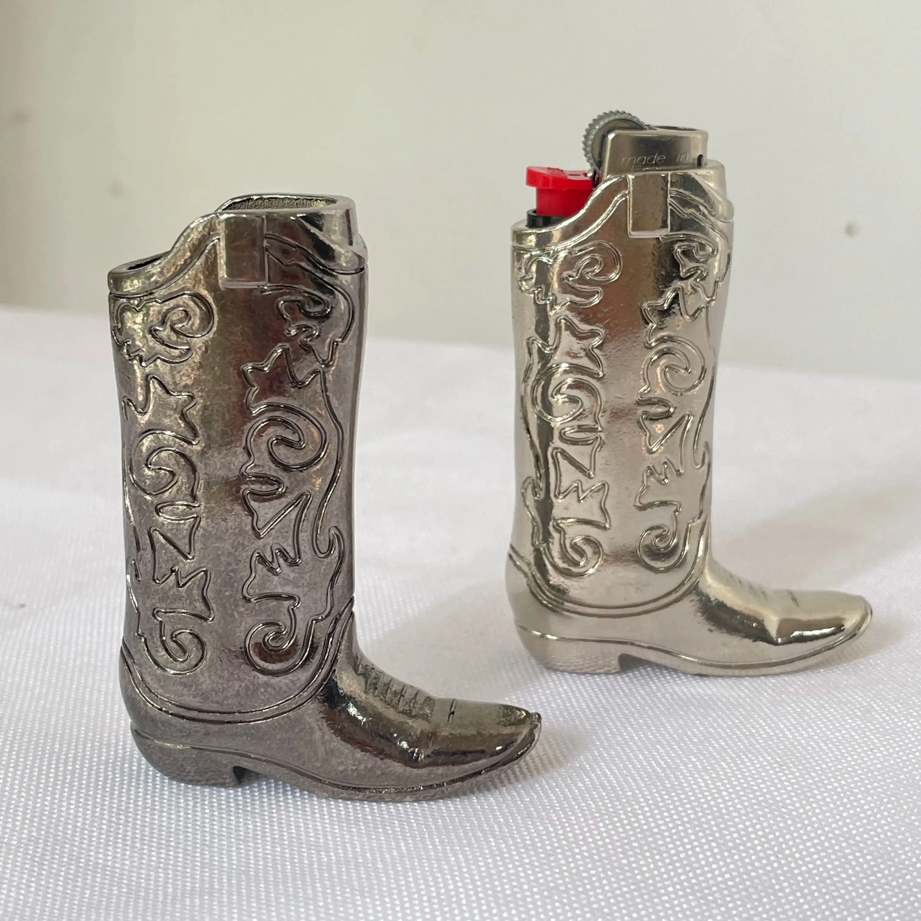 New Creative Personalized Metal Lighter Case with Engraved Patterns for BIC J5 J25 New Men's Minimalist Style Boot Design