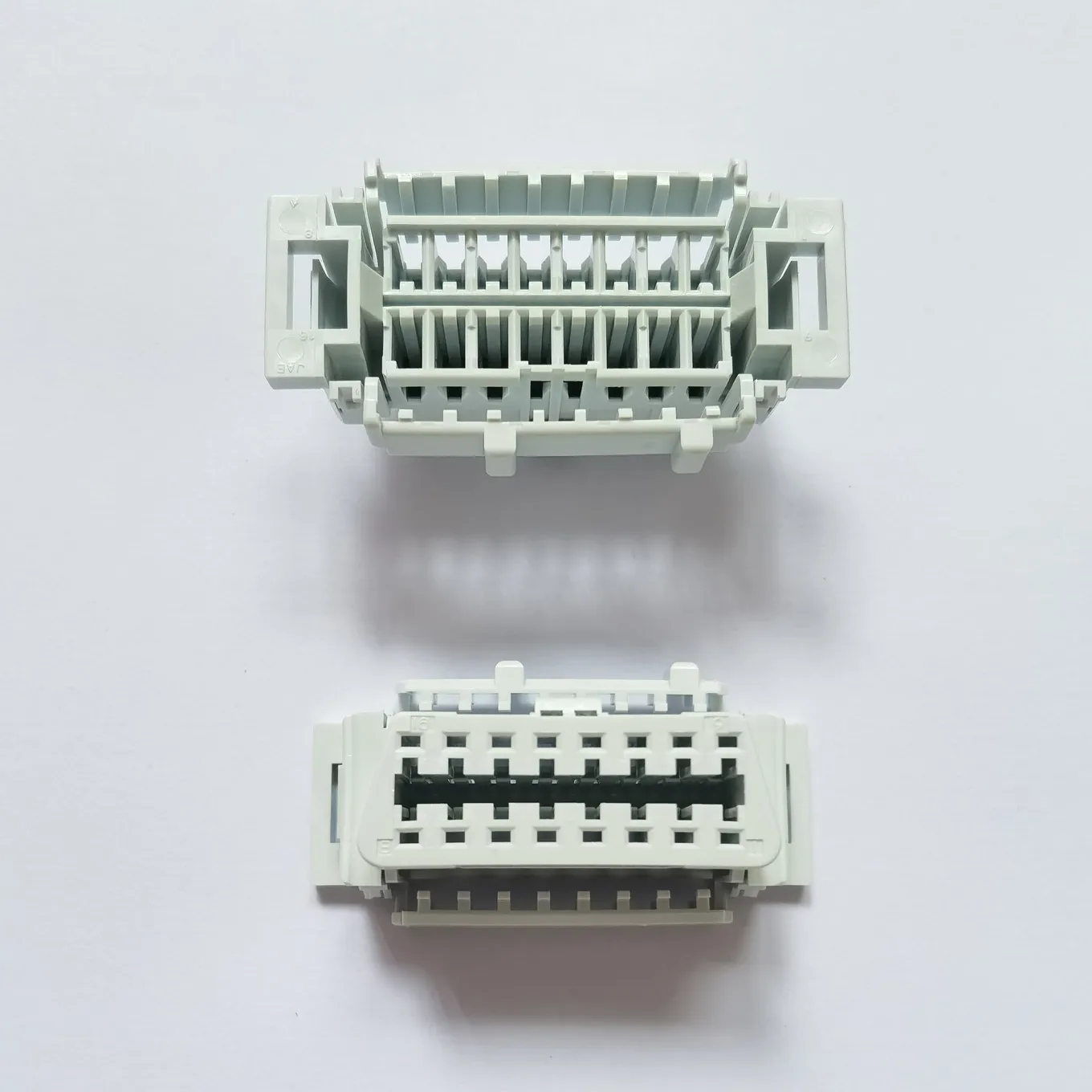 

Original new 100% MX8-C-16S-C-LGY harness sheath connector 16PIN