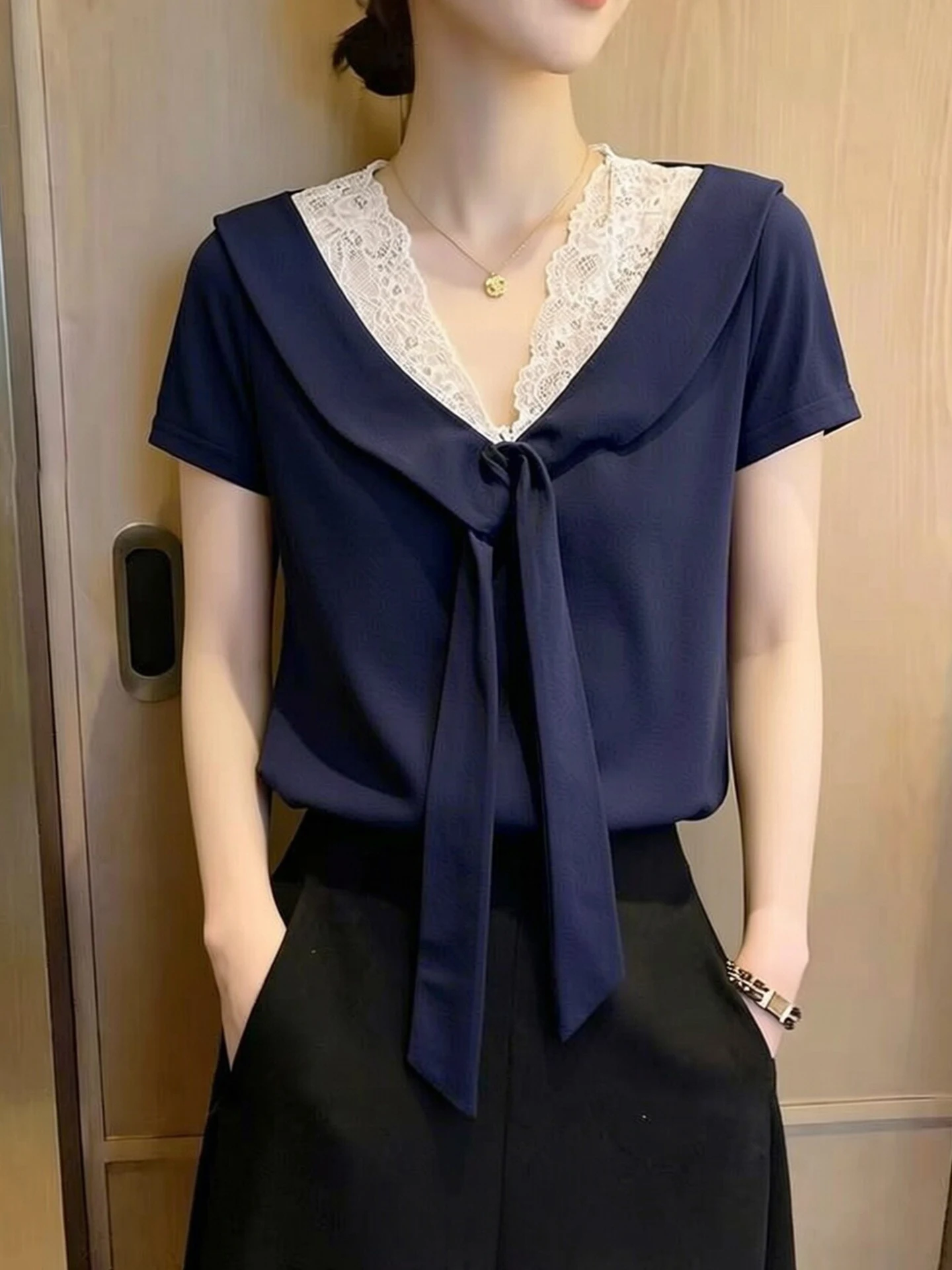 

Elegant Lace Splice V-Neck T-Shirt Summer Fashionable Top with Belt Korean Style Commute Silk Shirt Straight Cut Short Sleeve