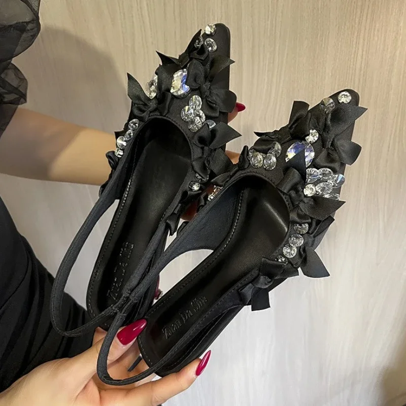 

Атласные украшения, туфли-лодочки с острым носком, женские туфли-лодочки, дизайнерские брендовые модельные туфли с открытой пяткой, роскошные сандалии с бриллиантами, женские Zapatos De Mujer